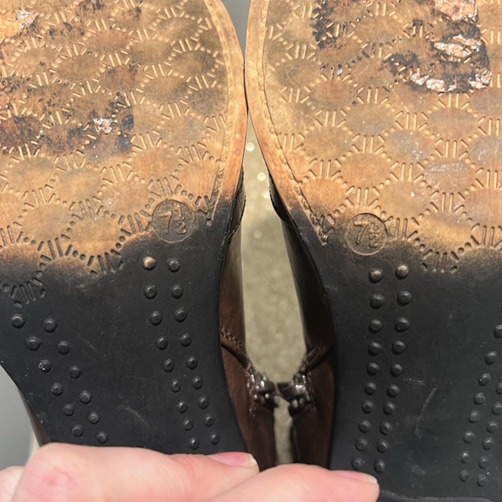 👢Pierre Dumas Brown Booties
 -With Back Tie Detail
SUPER CUTE! - Picture 5 of 5